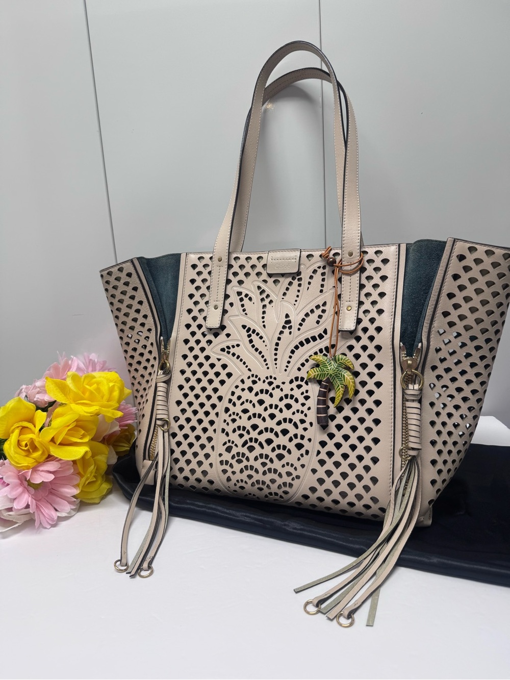 🍍$2800 CHLOE XL PINEAPPLE TOTE BAG